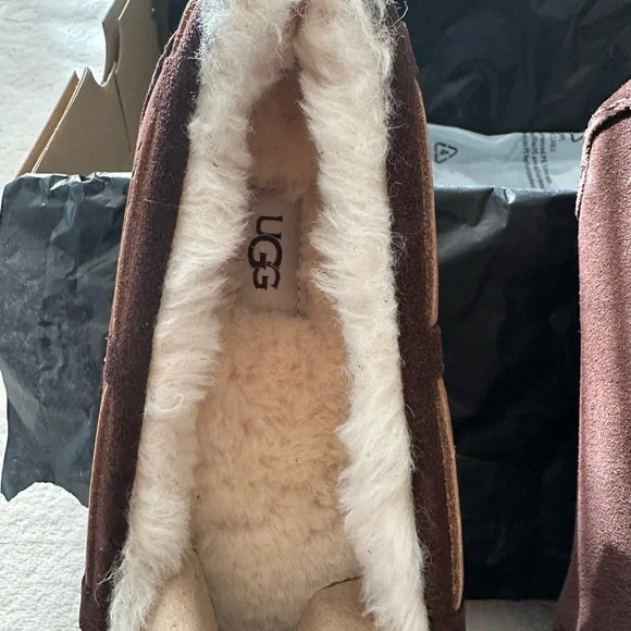 New UGG Olsen Brown Suede Moccasins with Plush Lining - Picture 3 of 8